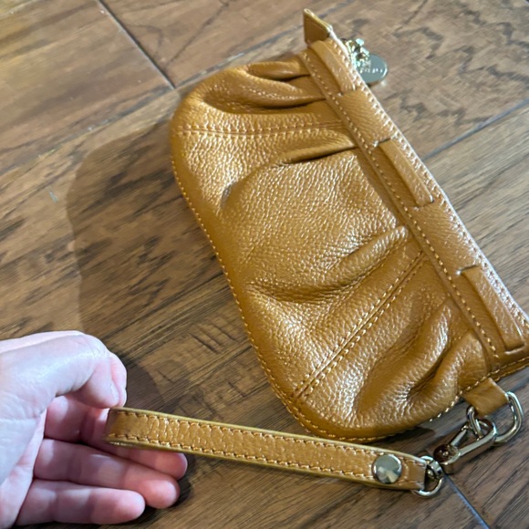 Gustto Elegant Tan Leather Wristlet - Picture 4 of 5